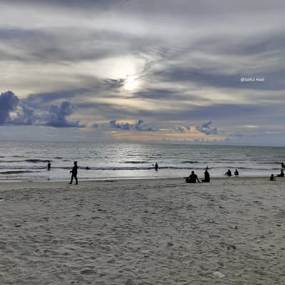 pantai teluk kemang